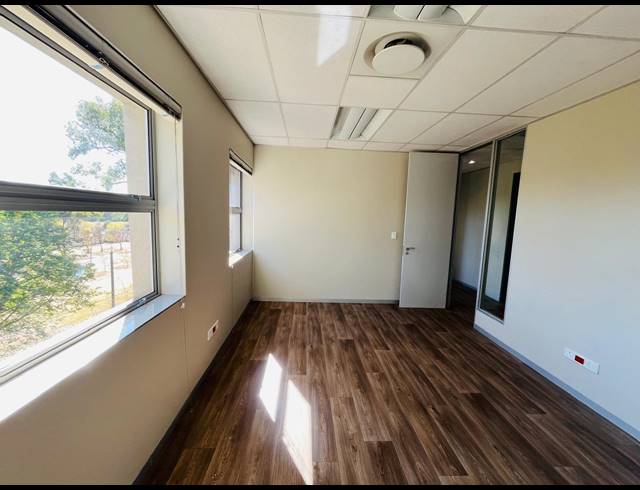 183M² OFFICE FOR SALE IN BROADACRES